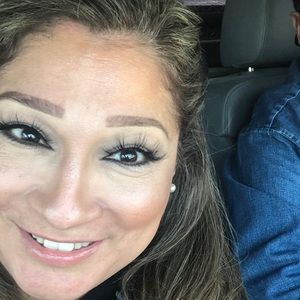 Meet your Posher, Corina